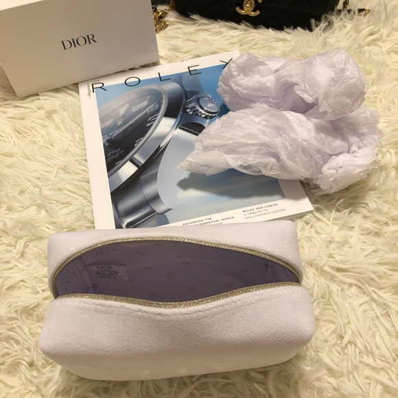 Dior Pouch (Free Mystery clothes) - Picture 10 of 13